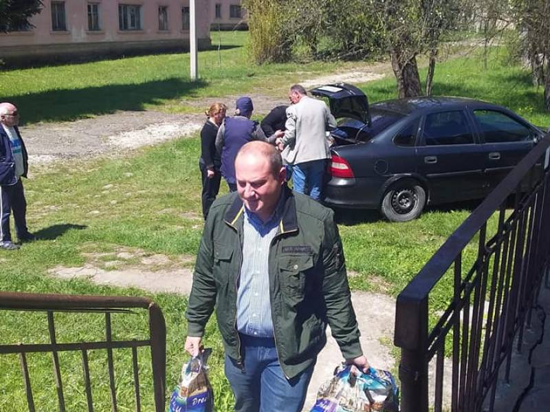 ცაგერის მერმა, ავთანდილ უგრეხელიძემ უმწეოთა სასადილოების 123 ბენეფიციარსა და მომსახურე...